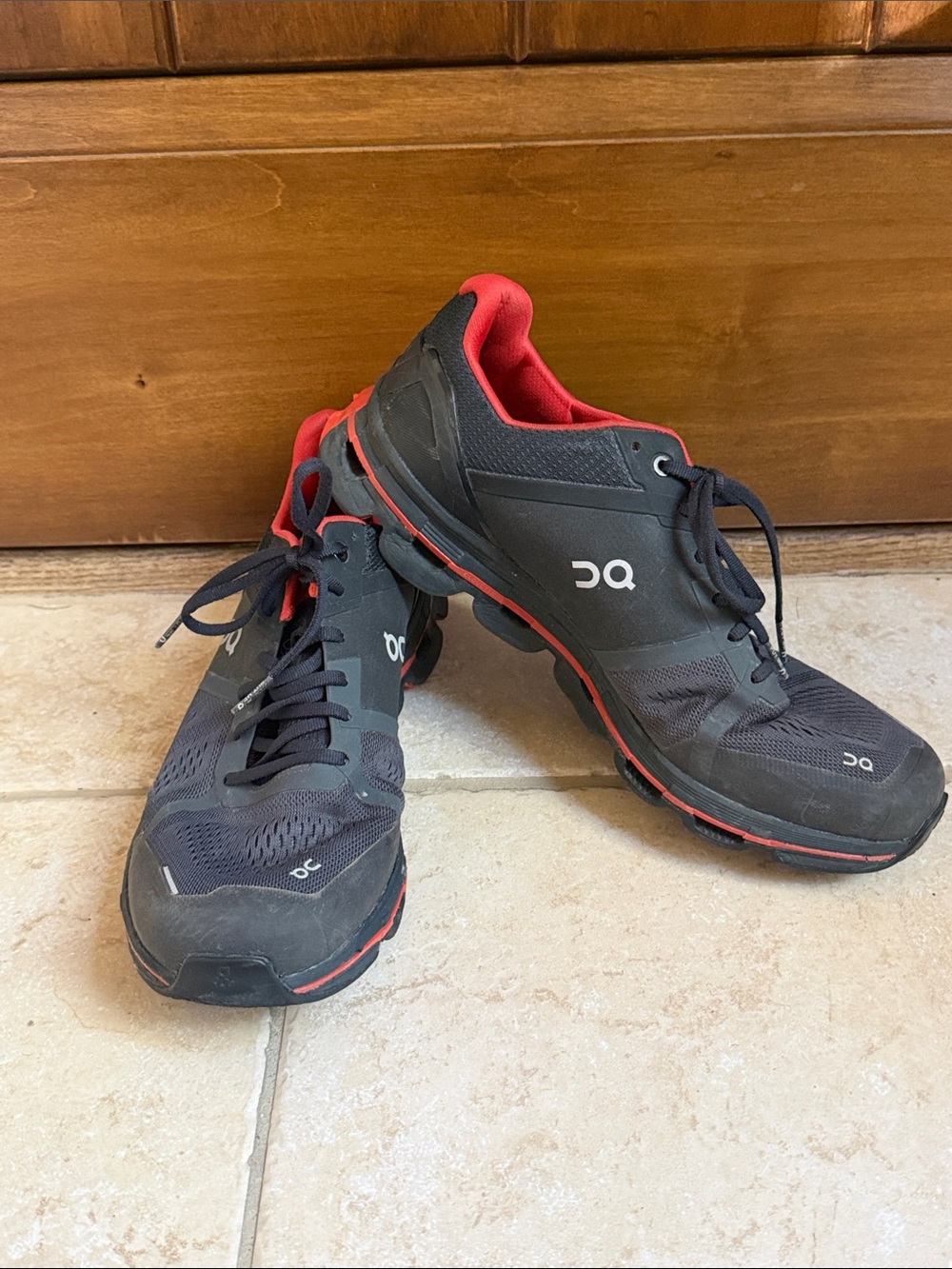 On Running Men’s Trail Runners in Black and Red